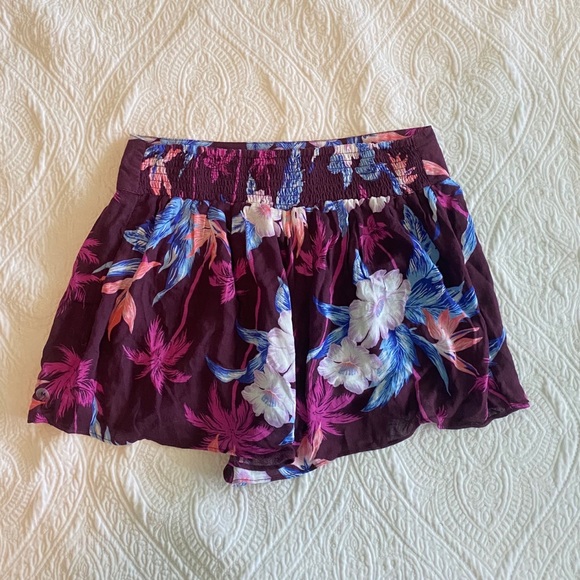 American Eagle Purple Floral Flowy Pocket Shorts - Picture 3 of 4